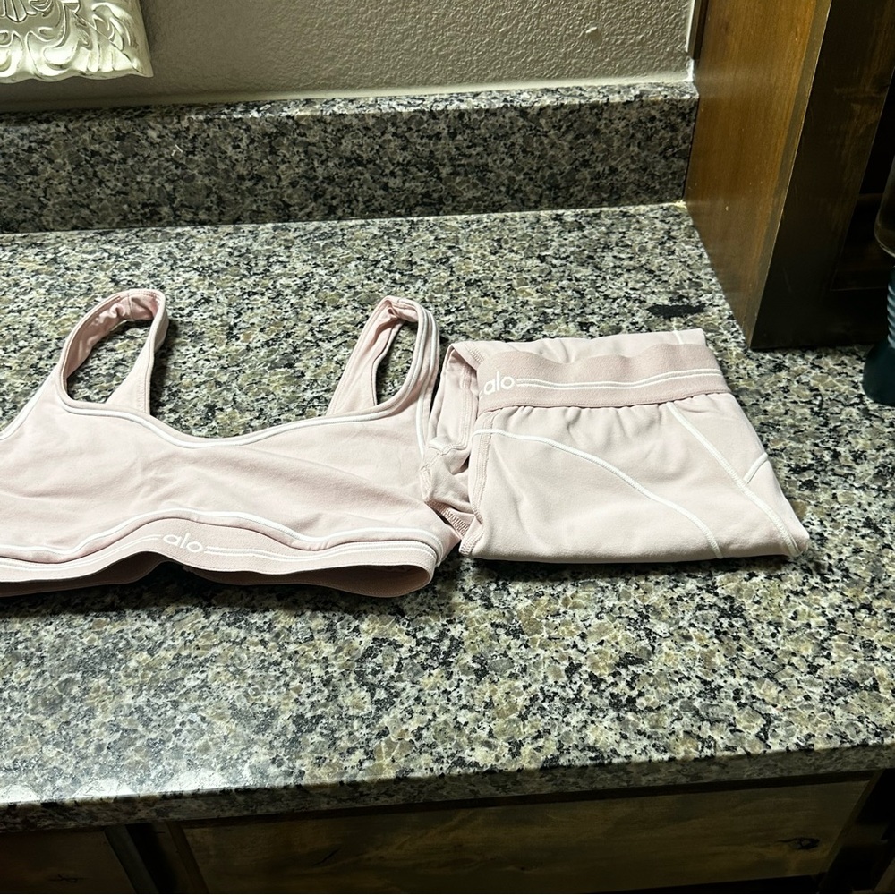 ALO Yoga Women's Blush Sports Bra Set